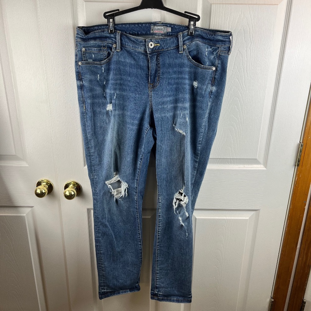 Torrid Boyfriend Fit Vintage Stretch Distressed Jeans Size 18